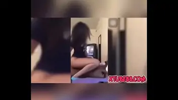Le manda un video con su amante