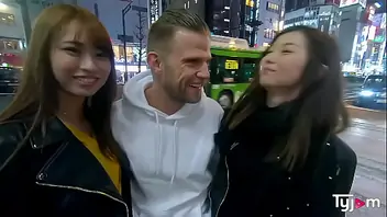 Japanese kissing teen girls