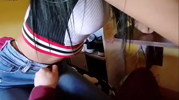 Mulher forcando a amiga a chupar a vagina